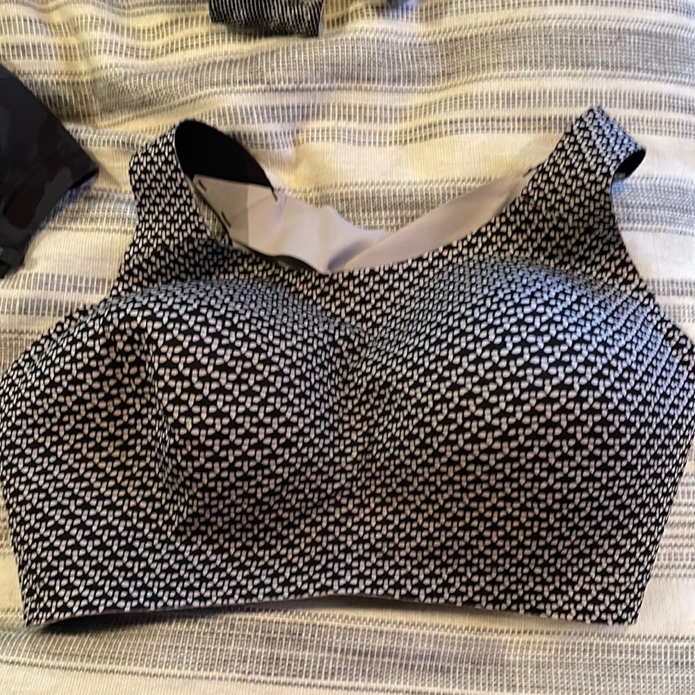 EUC lululemon elite bra -38DD
